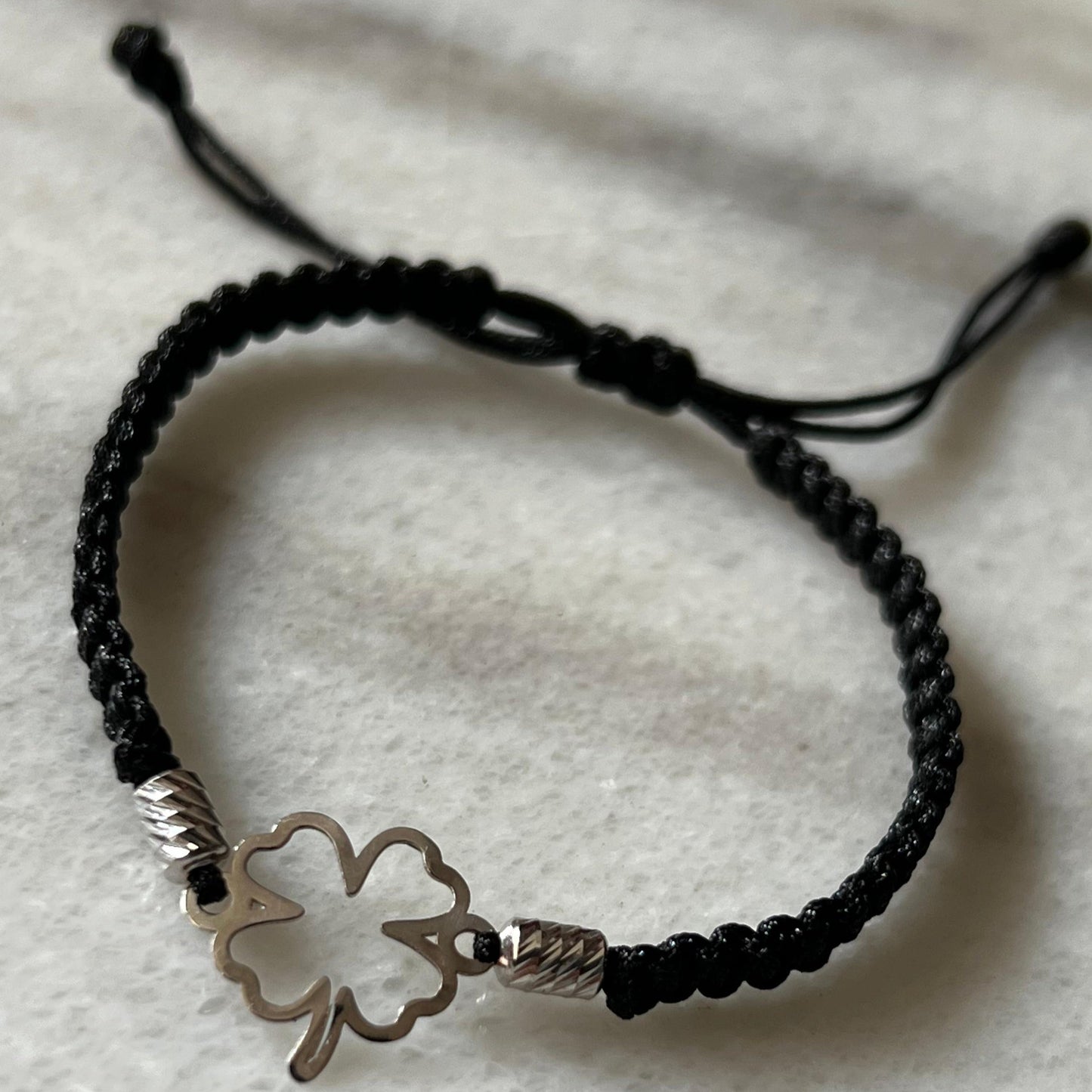 PULSERA TRÉBOL + CANUTILLO ORO BLANCO 18K