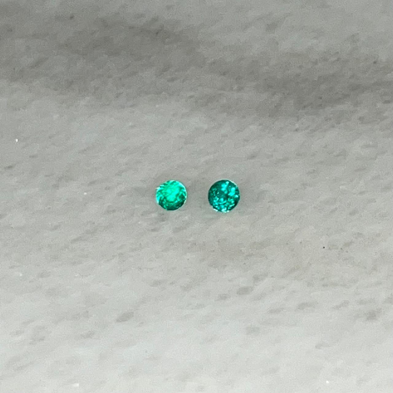 PAREJA ESMERALDA NATURAL TALLA REDONDA 0,14 CT C:2872