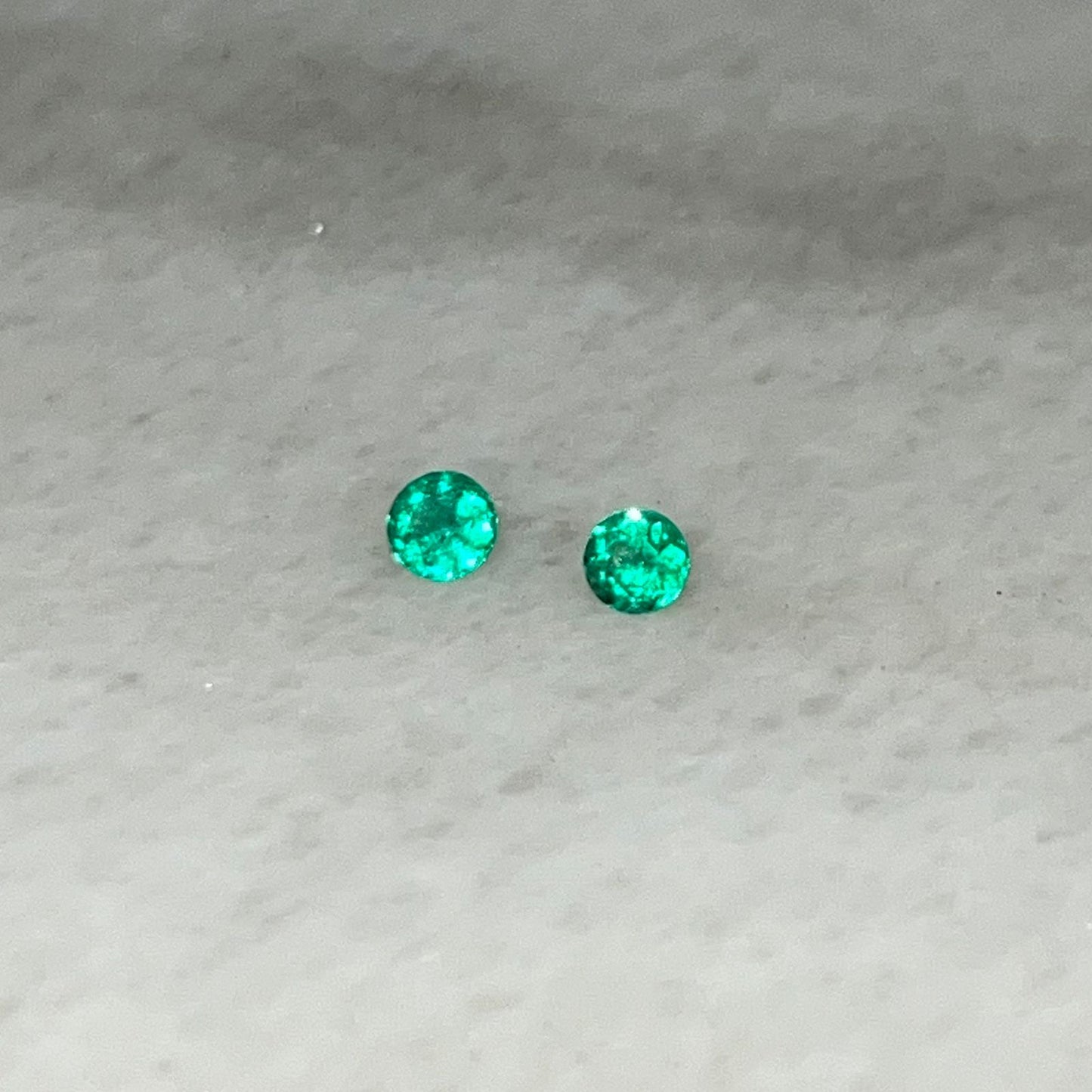 PAREJA ESMERALDA NATURAL TALLA REDONDA 0,31 CT C:2874