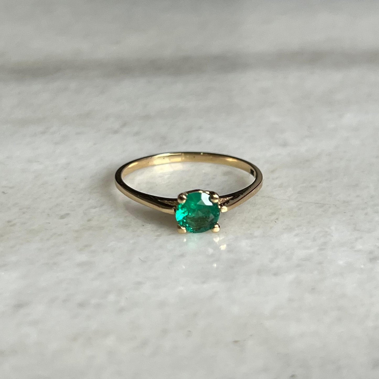 SOLITARIO EROS EN ORO 18K ESMERALDA 0,40CT