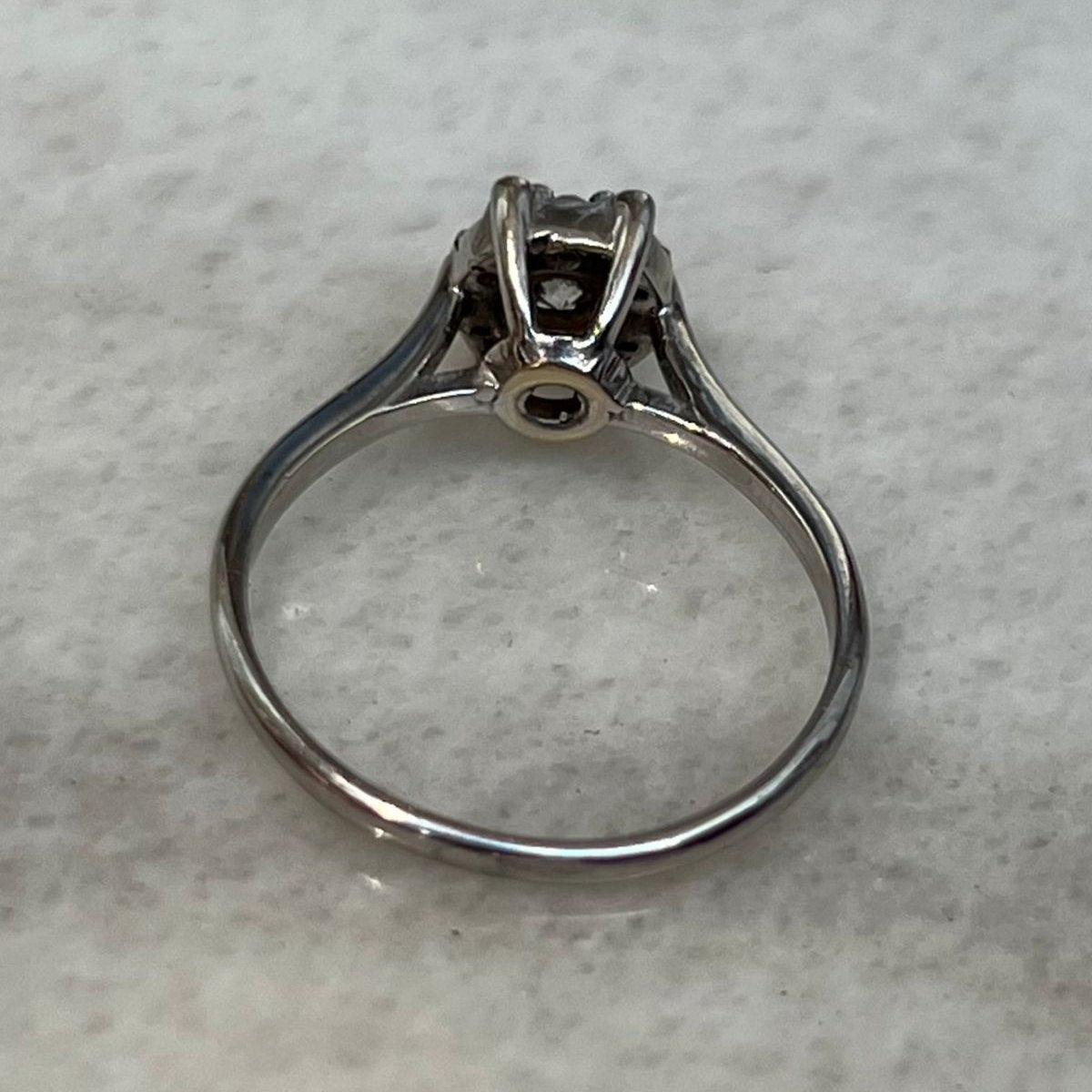 ANILLO DE COMPROMISO EROS MULTI DIAMANTES TIPO SOLITARIO