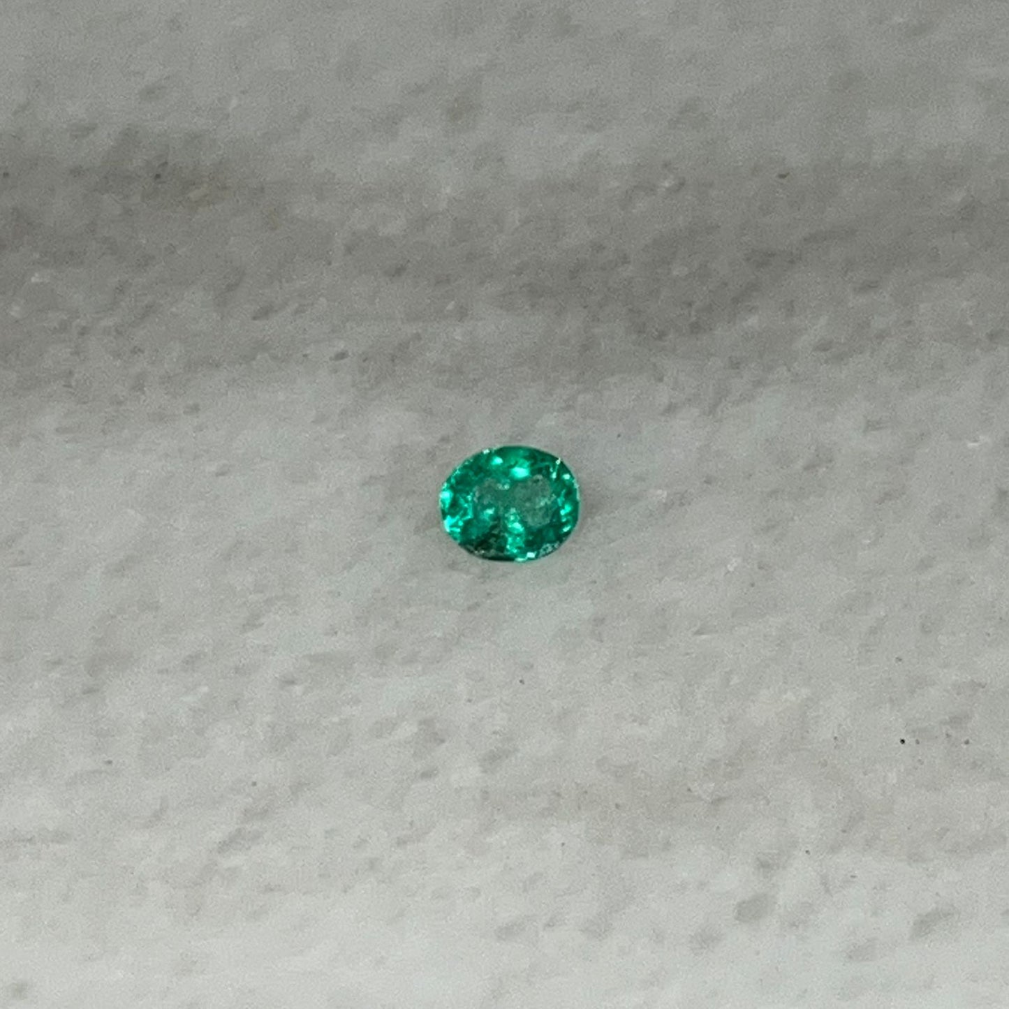 ESMERALDA NATURAL TALLA OVALO 0,23 CT C:2871