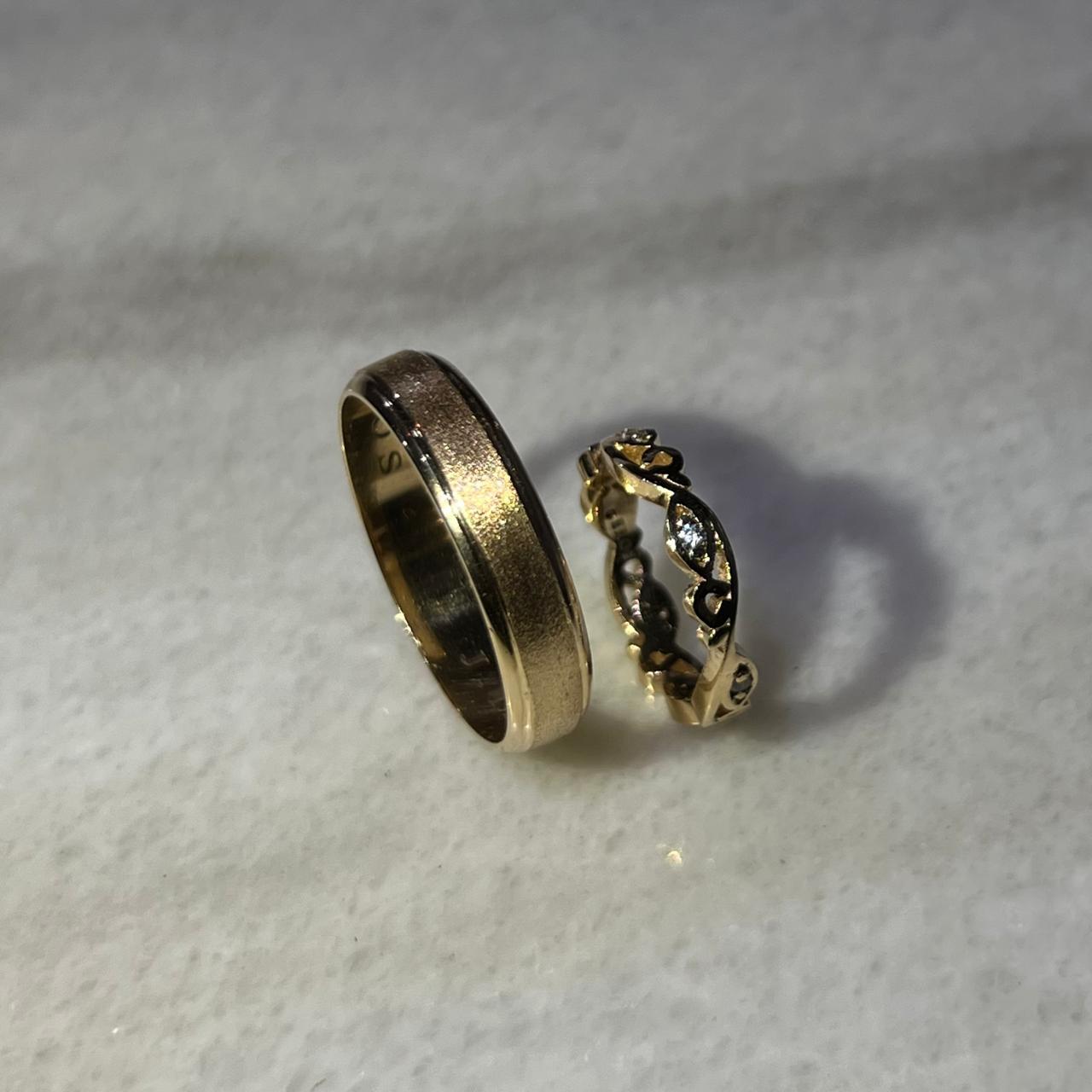 PAREJA ARGOLLAS MATRIMONIO TIPO CORONA