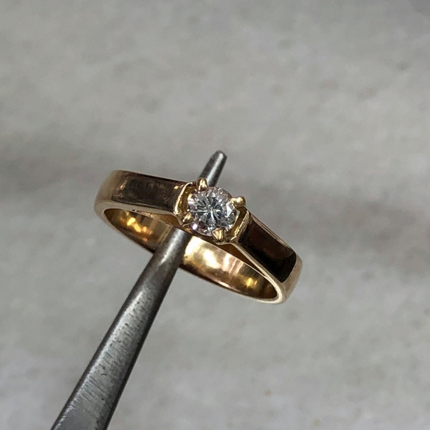 SOLITARIO EROS EN ORO 18K DIAMANTE